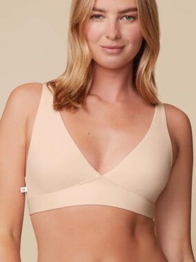Harper Wilde Bliss Plunge Adjustable
Bralette Size Medium Tan Nude wireless